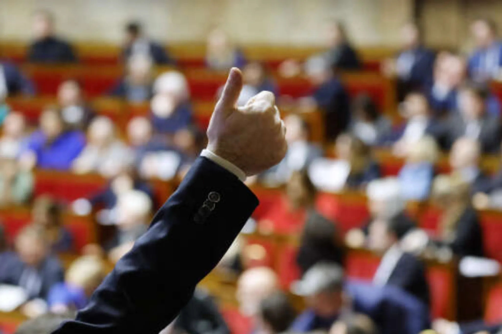 Tribune de Benoît Hamon : "Pour une Assemblée nationale émancipée grâce à une coopération inédite avec la société civile"